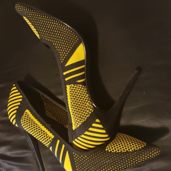 Pumps - Picture 2 of 4